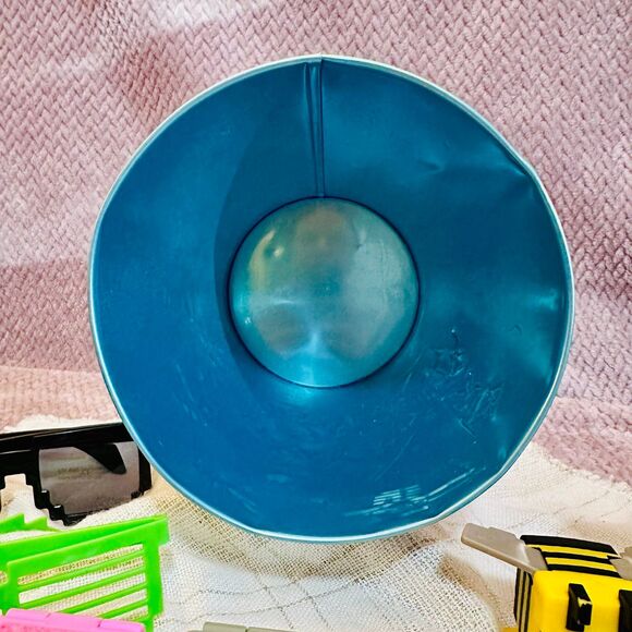 Minecraft Movie Bucket and extras - Picture 6 of 11